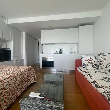 Charmant Studio Avec Terrasse Vue Mer * مينتون
