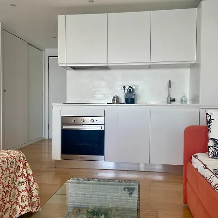 Charmant Studio Avec Terrasse Vue Mer مينتون